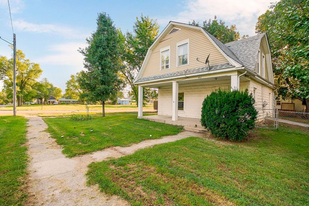 402 N 3rd St, Drexel, MO 64742