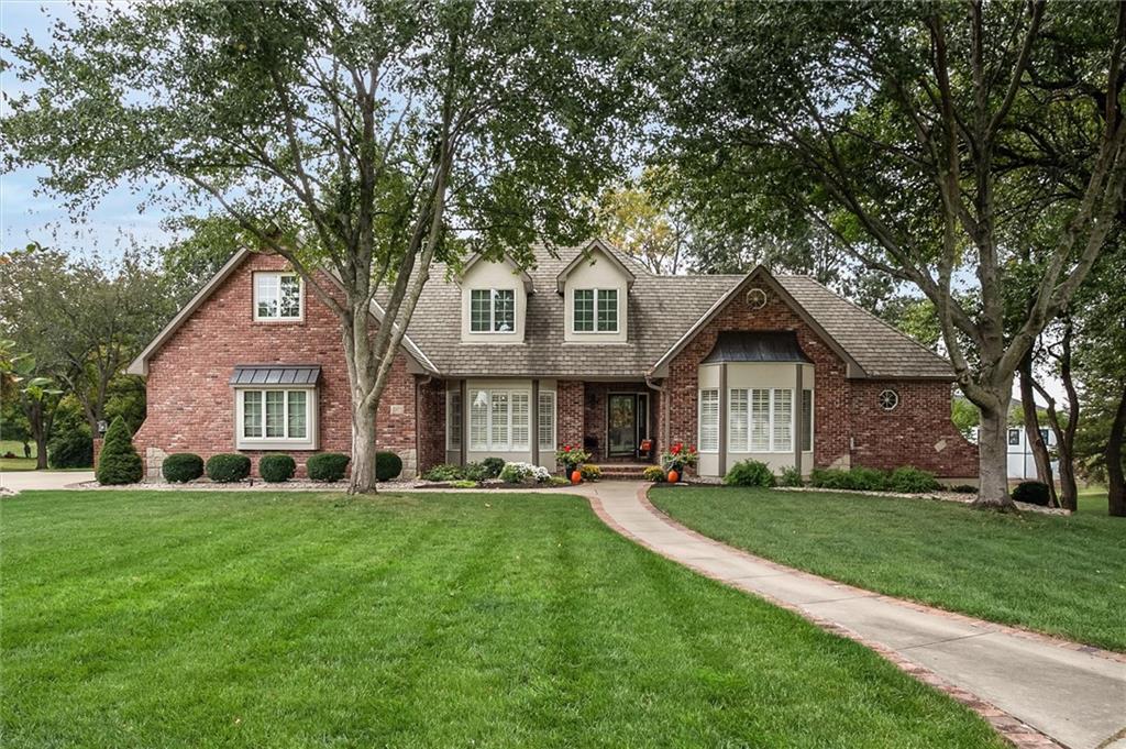 610 W Willow Ln, Ottawa, KS 66067