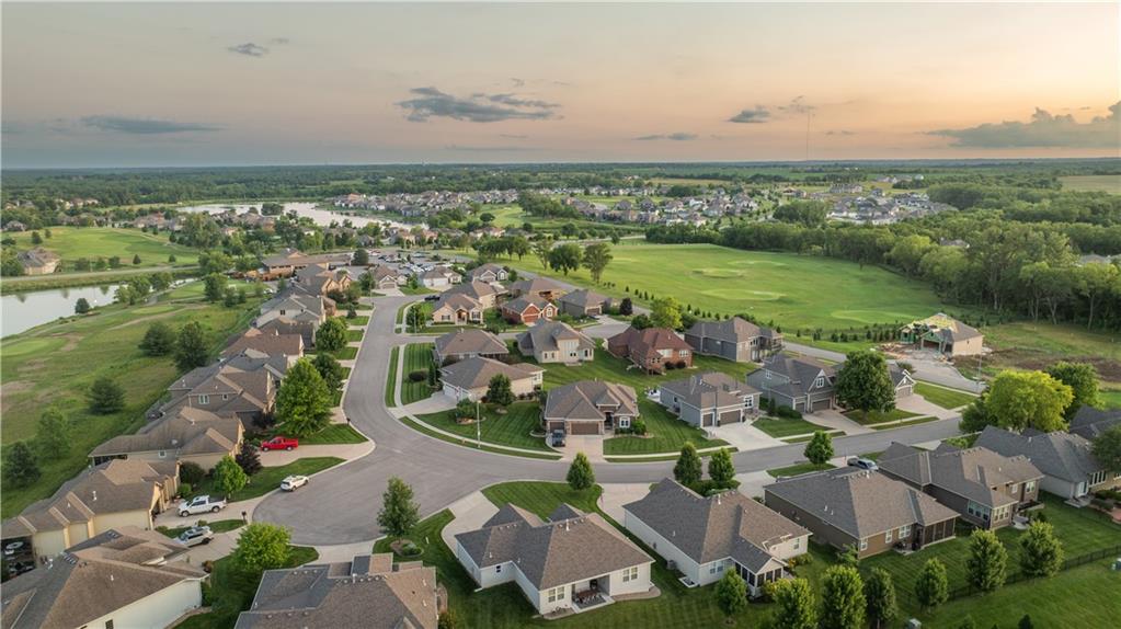 14625 Aspen Cir, Basehor, KS 66007