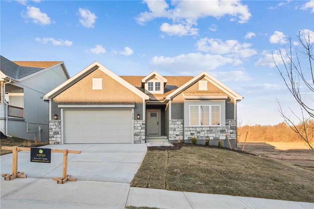 2152 Black Walnut Dr, Liberty, MO 64068
