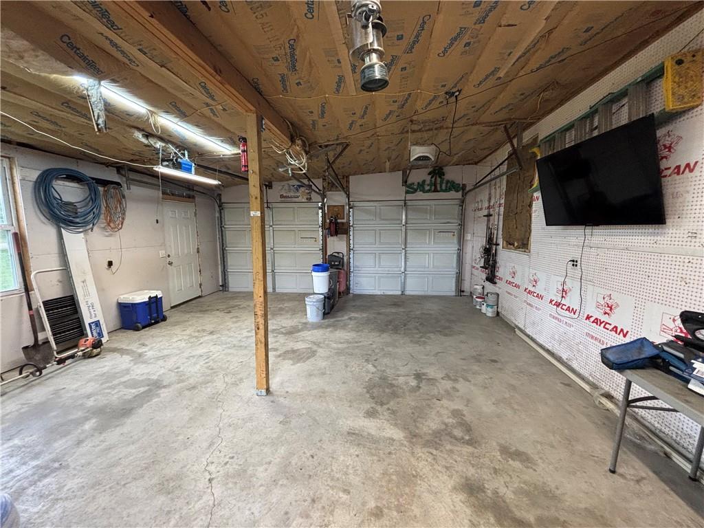 209 D St, Creighton, MO 64739