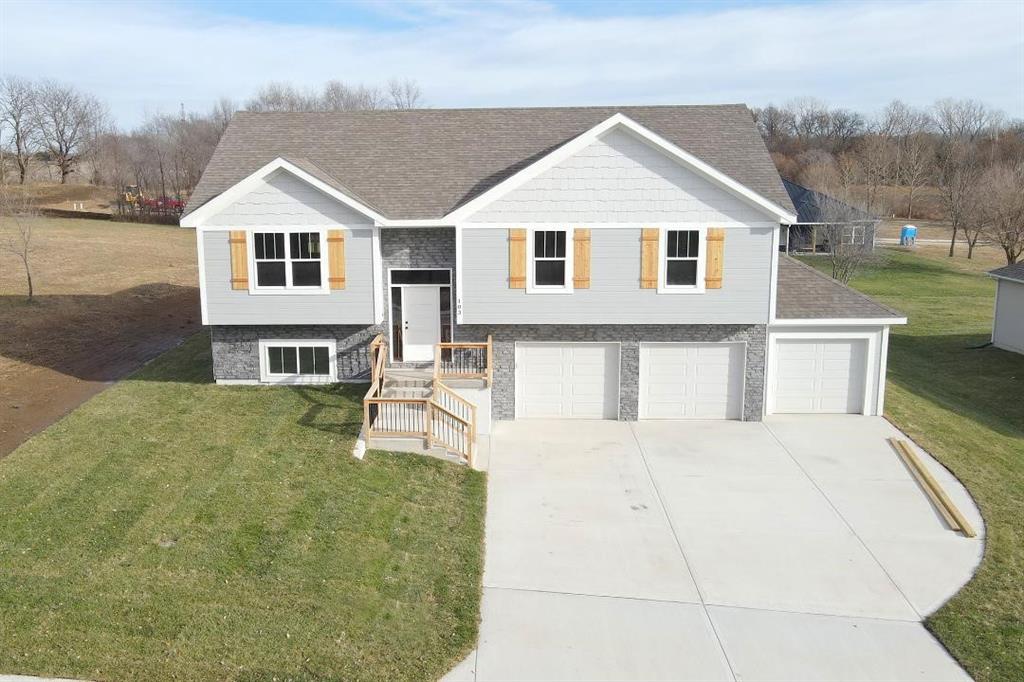 103 Sally Cir, Dearborn, MO 64439