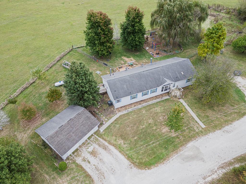 24785 Evans Rd, Tonganoxie, KS 66086