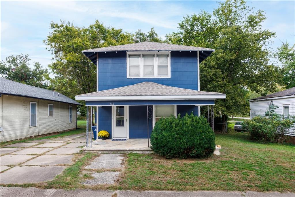 216 S 14th St, Independence, KS 67301