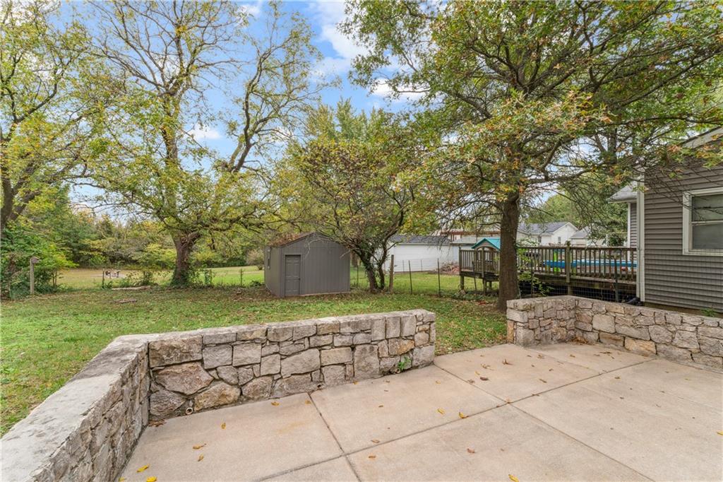 1512 Charles Ave, Osawatomie, KS 66064