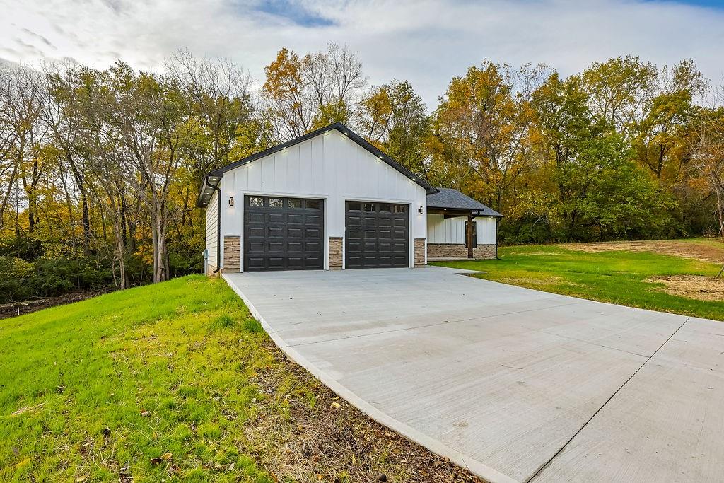 4716 NE Amazonia Rd, St Joseph, MO 64505