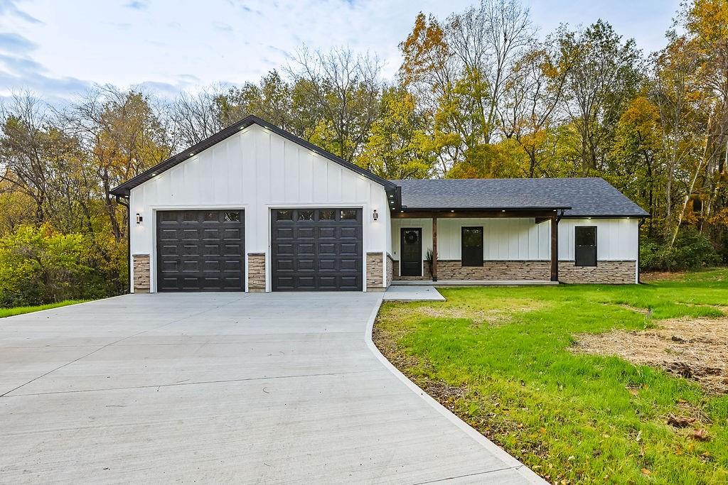 4716 NE Amazonia Rd, St Joseph, MO 64505