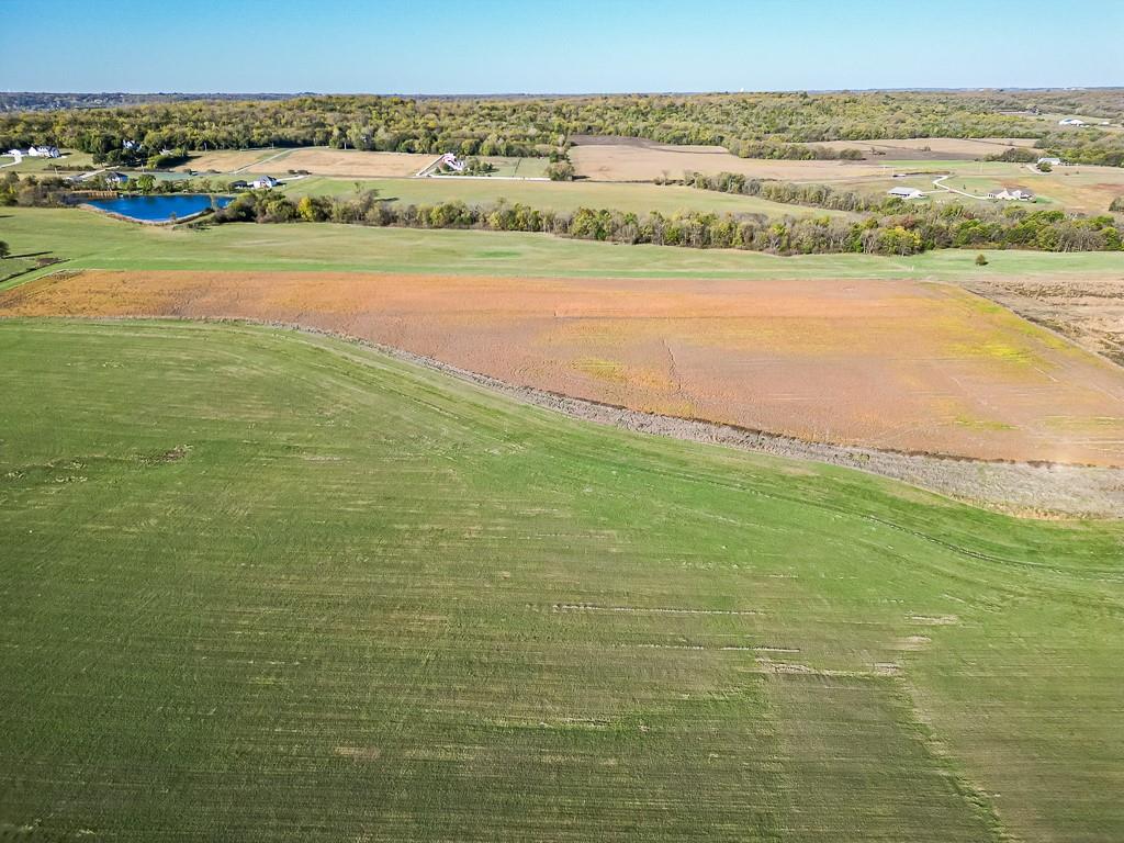 20407 Tonganoxie Rd, Tonganoxie, KS 66086