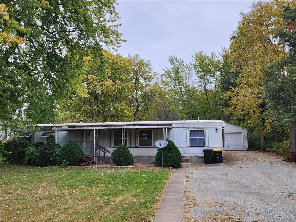 305 W Benton St, Savannah, MO 64485