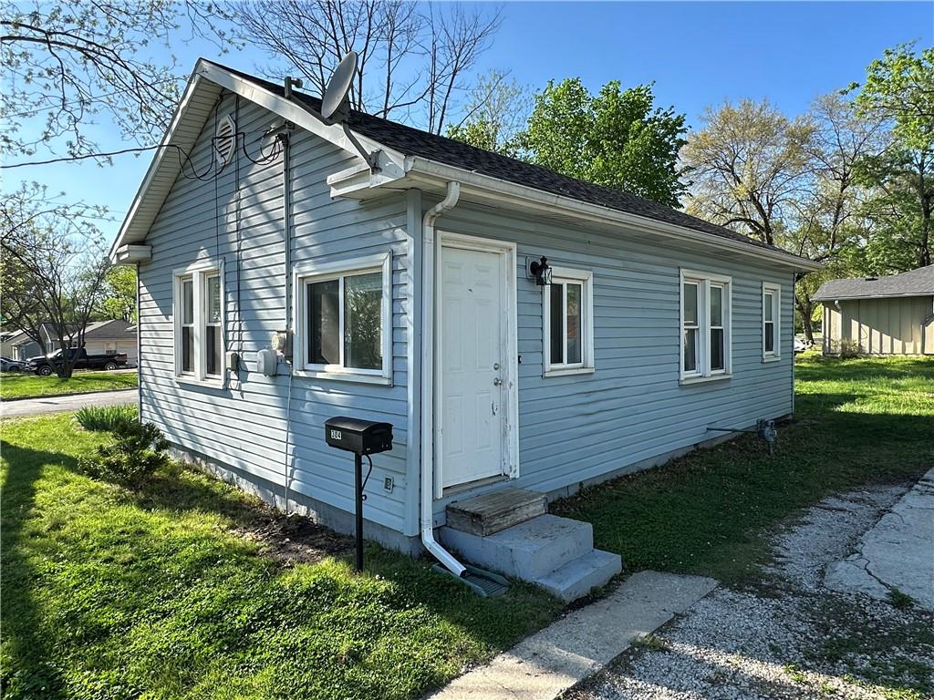 304 W South St, Harrisonville, MO 64701