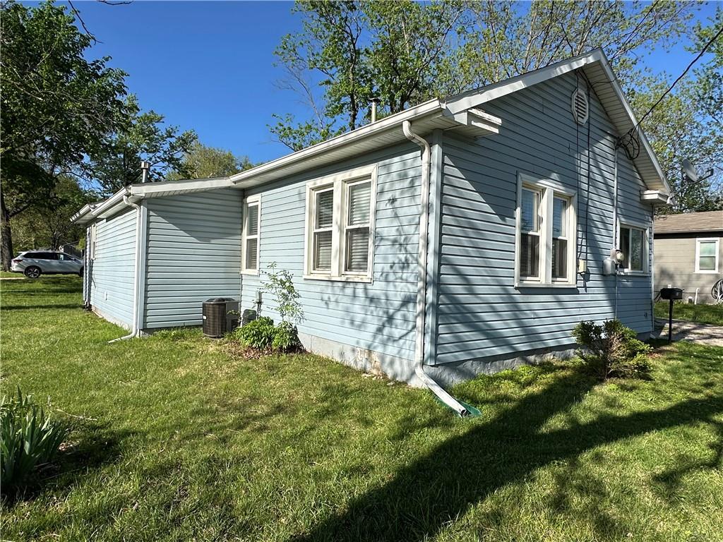 304 W South St, Harrisonville, MO 64701