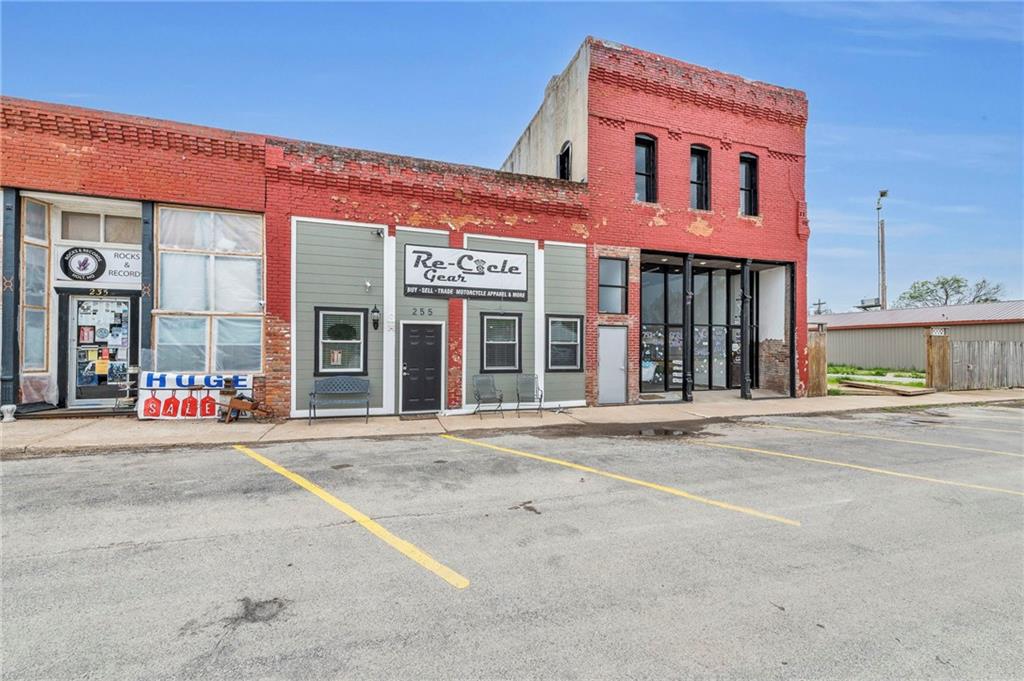 255 Main St, Holt, MO 64048