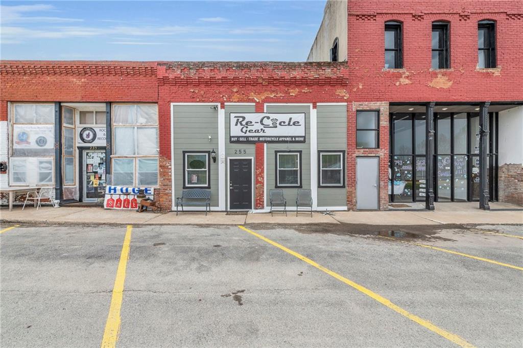 255 Main St, Holt, MO 64048