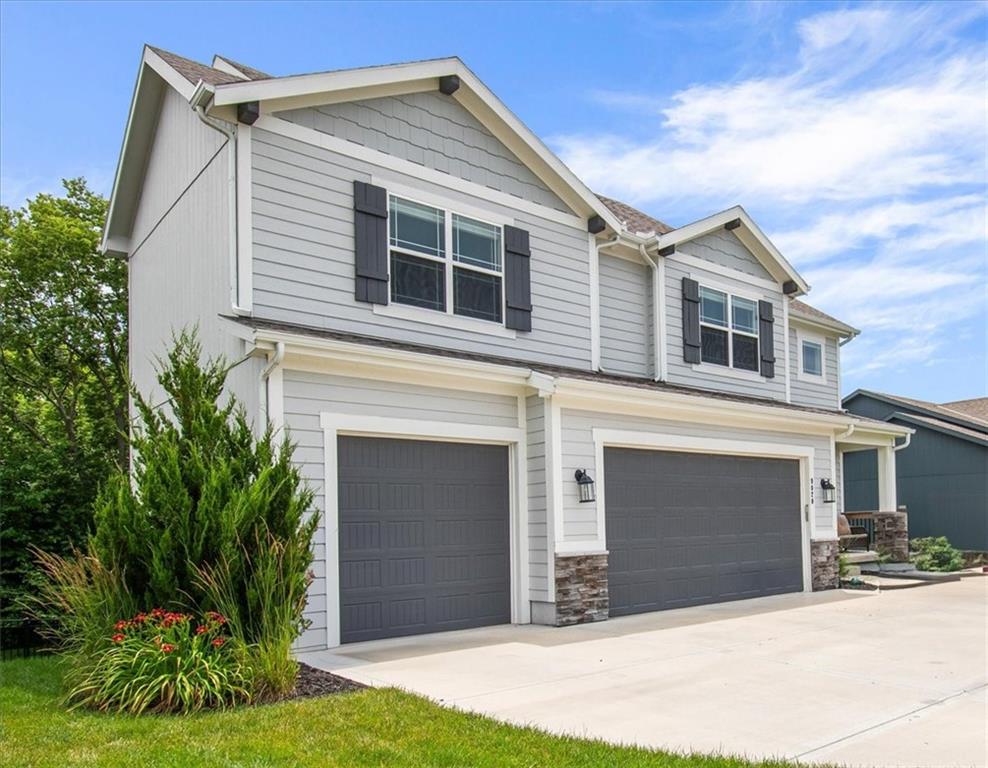 9020 SE 2nd St, Blue Springs, MO 64064