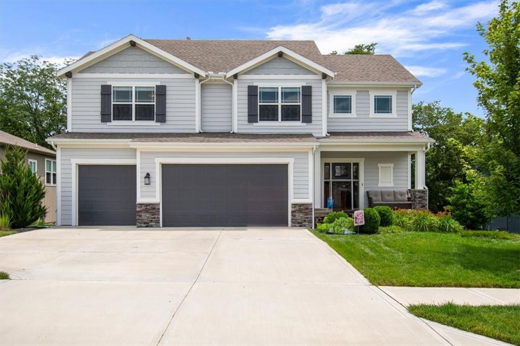 9020 SE 2nd St, Blue Springs, MO 64064