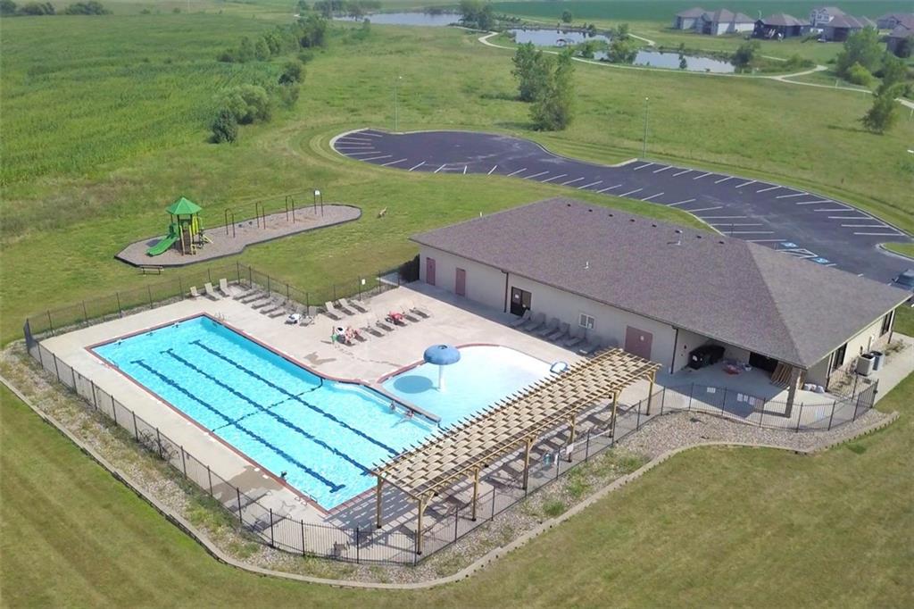 12800 S Foxborough Ct, Lee's Summit, MO 64086