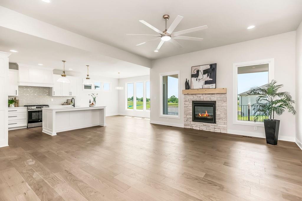 12800 S Foxborough Ct, Lee's Summit, MO 64086