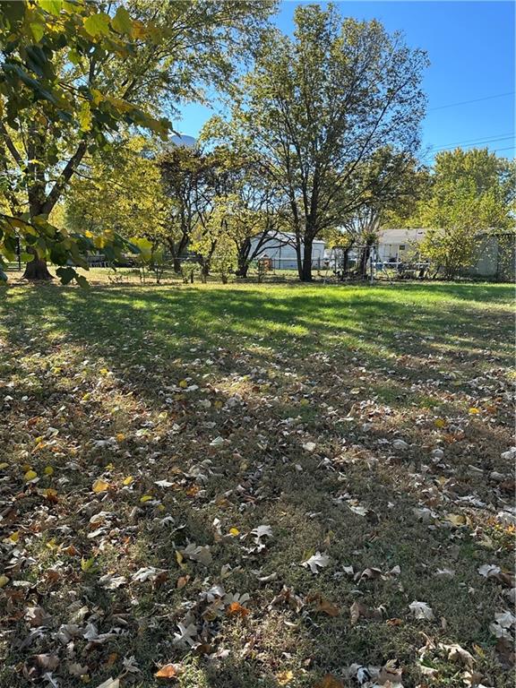 812 N Ward Rd, Raymore, MO 64083