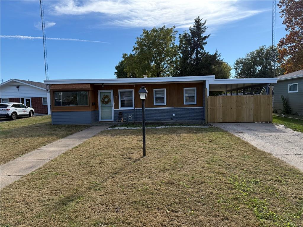 107 Osage Ave, Hiawatha, KS 66434
