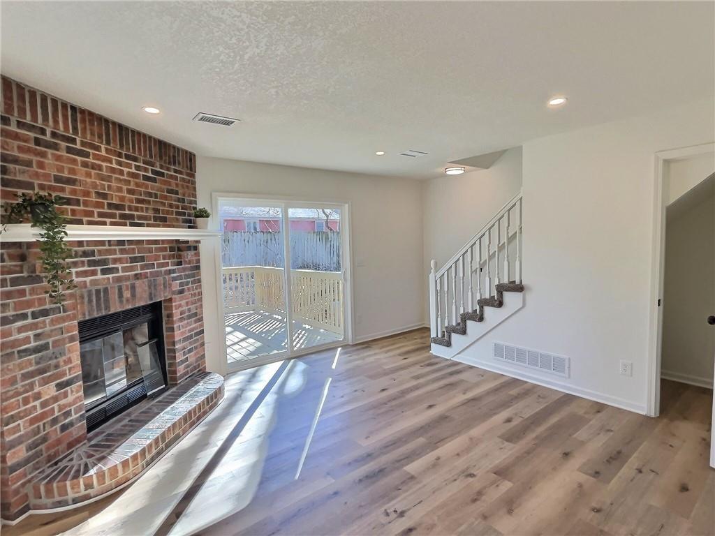309B E Main St #B, Smithville, MO 64089