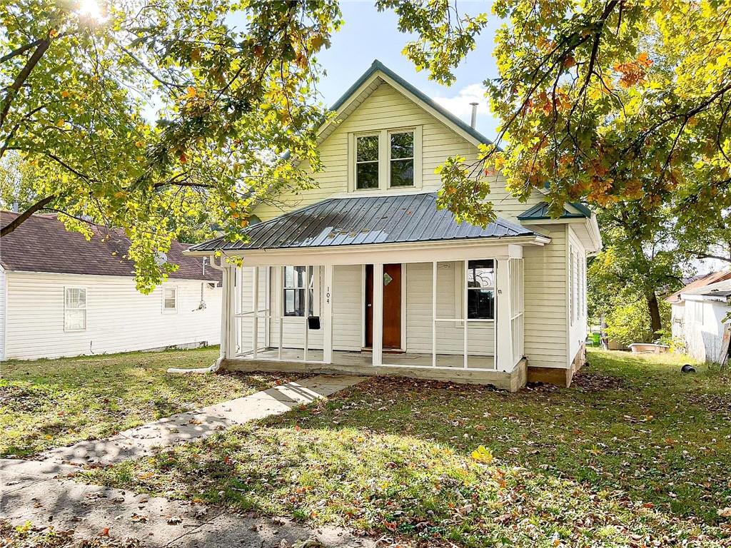 104 S Elm St, Sweet Springs, MO 65351