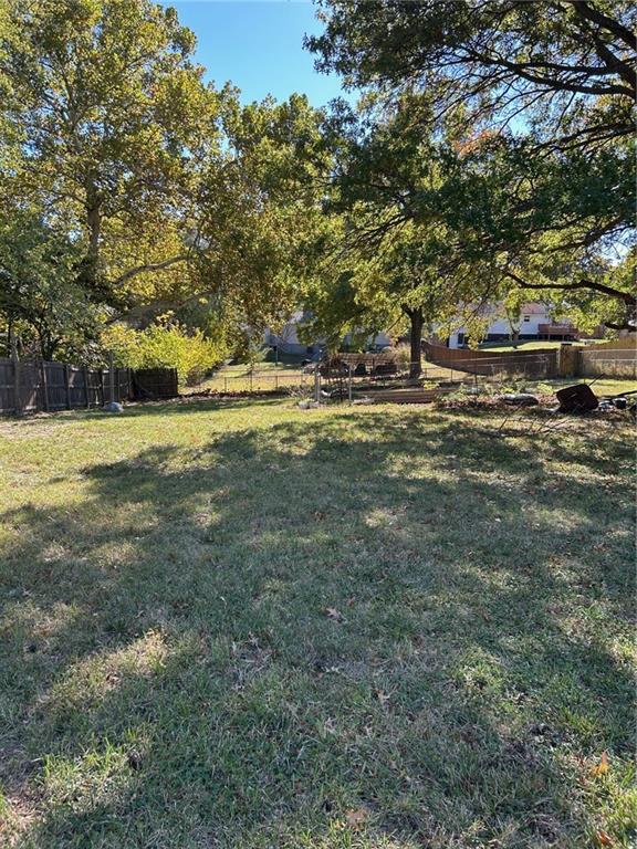 811 NE Barry Rd, Kansas City, MO 64155