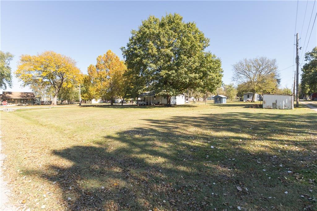 729 W 3rd St, Cherryvale, KS 67335