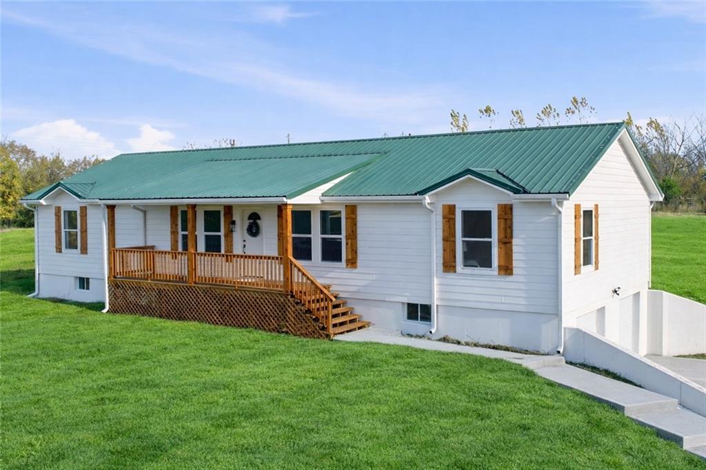 18450 246th St, Tonganoxie, KS 66086