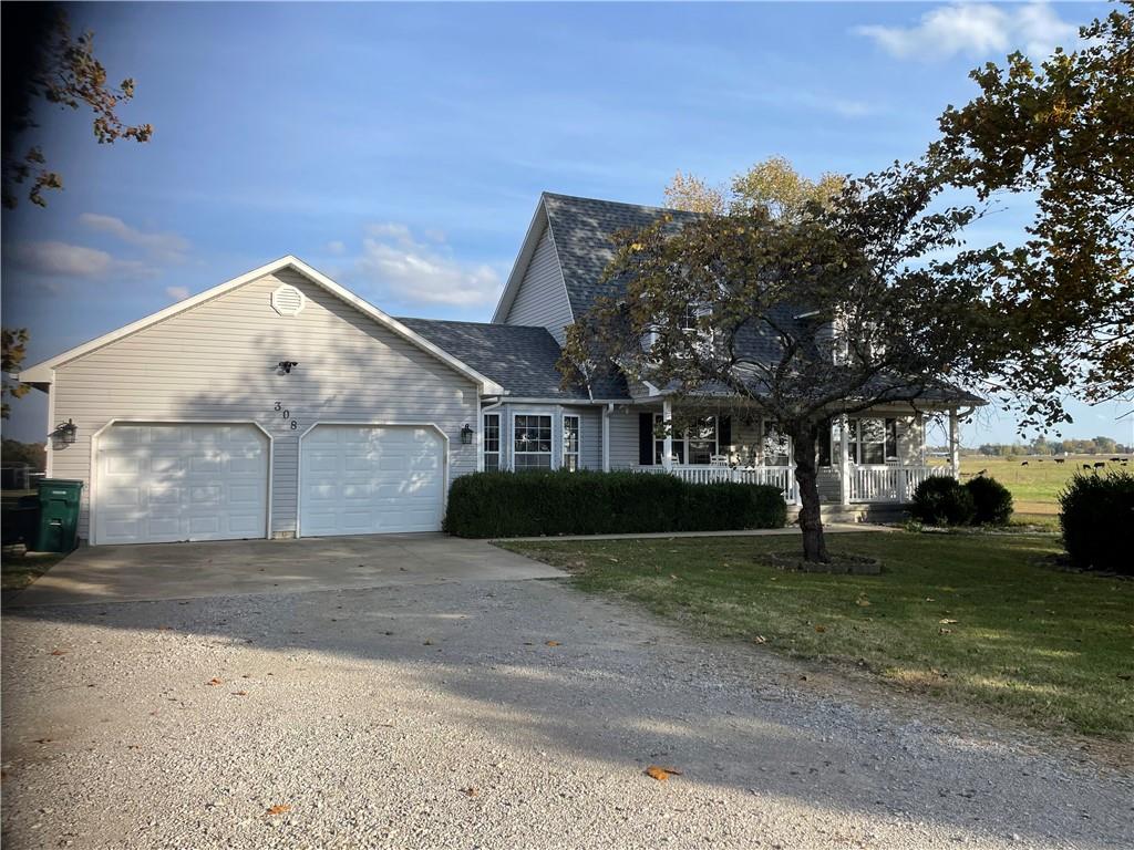 308 S 160th St, Girard, KS 66743