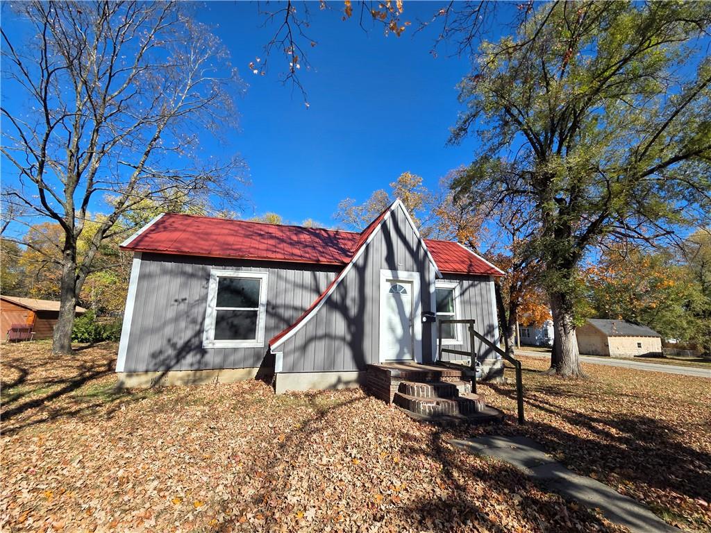 302 W Mill St, Butler, MO 64730