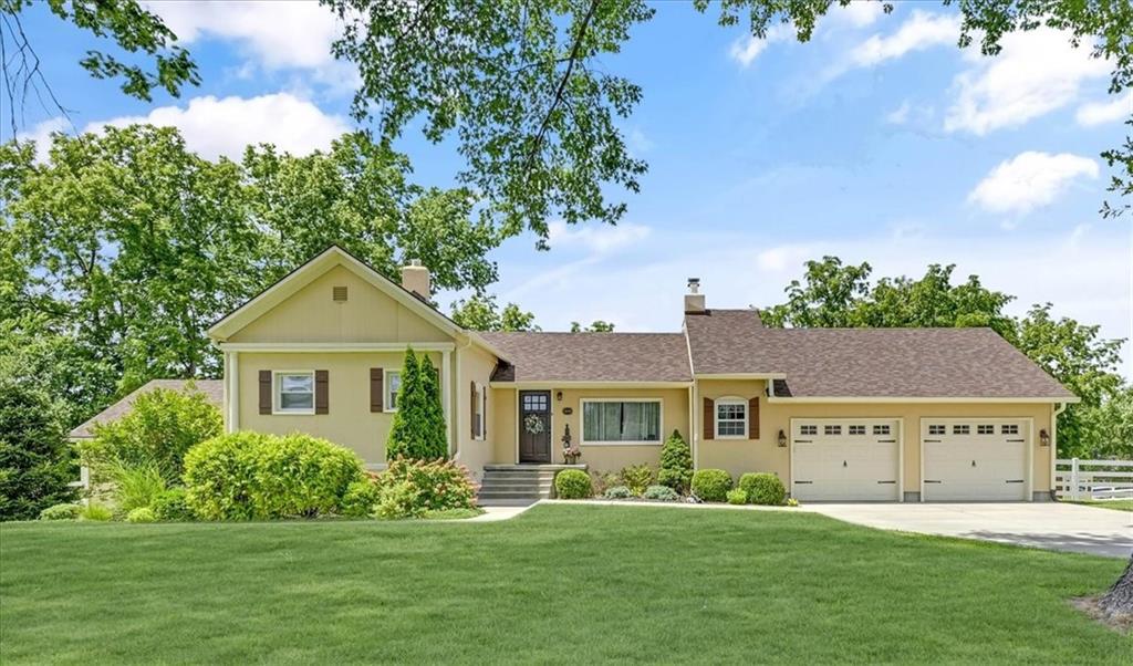 3532 Lakeview Dr, Leavenworth, KS 66048