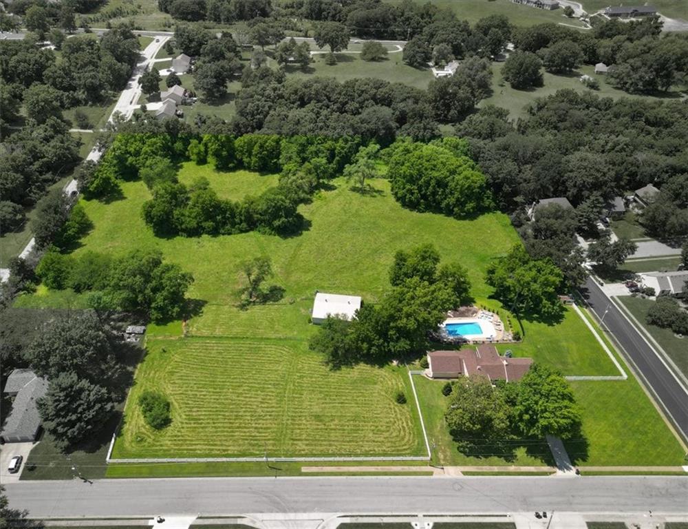 3532 Lakeview Dr, Leavenworth, KS 66048