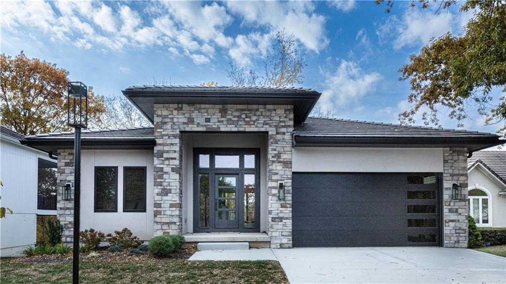 111 Teton Rg, Lake Winnebago, MO 64034