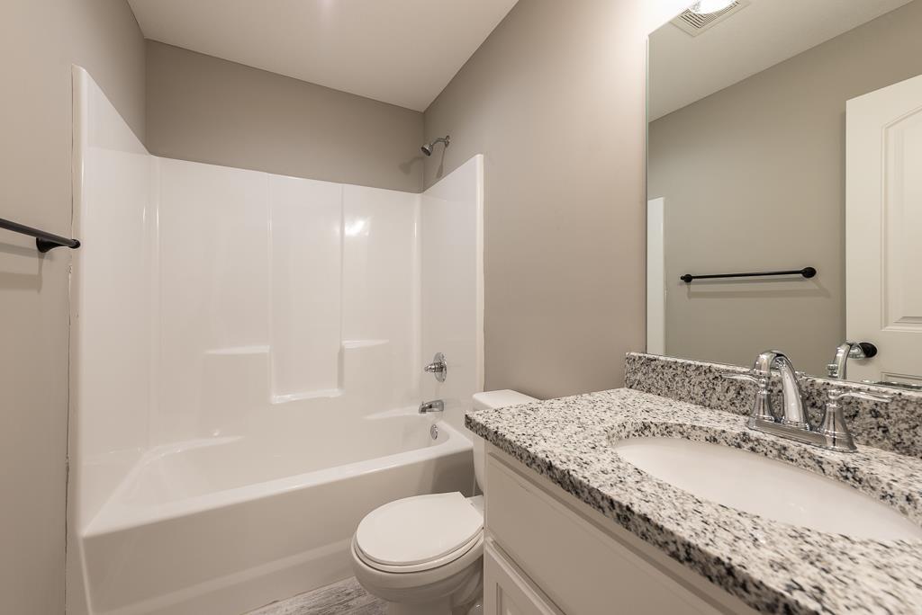 24653 Evans Rd, Tonganoxie, KS 66086
