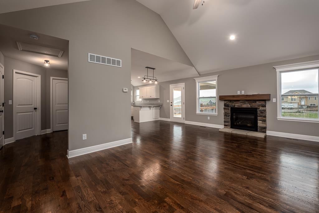 24653 Evans Rd, Tonganoxie, KS 66086