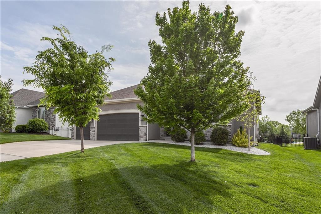 6031 Lakecrest Dr, Shawnee, KS 66218