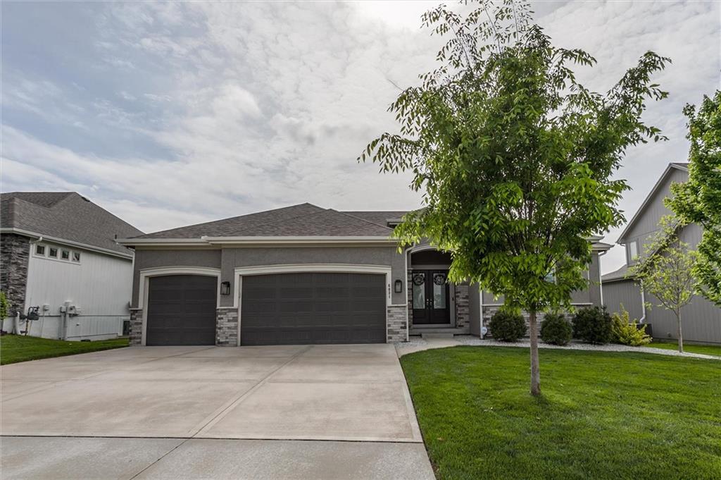 6031 Lakecrest Dr, Shawnee, KS 66218