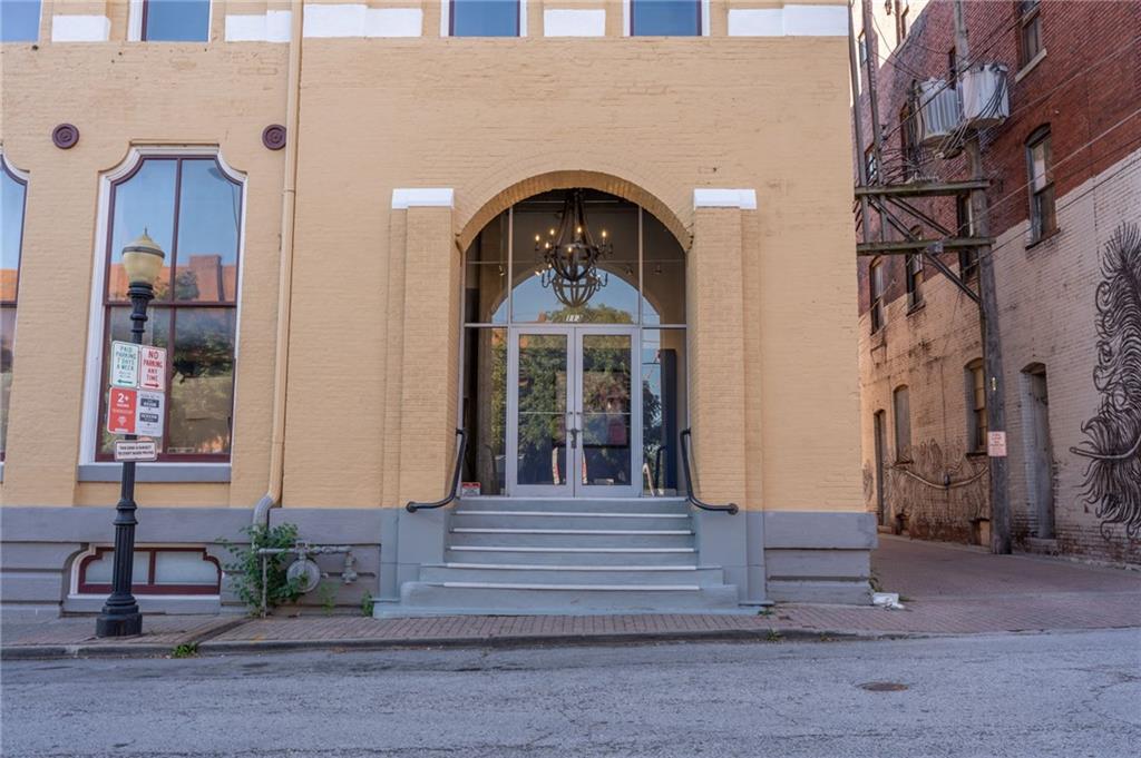 113 W 5th St #208, Kansas City, MO 64105