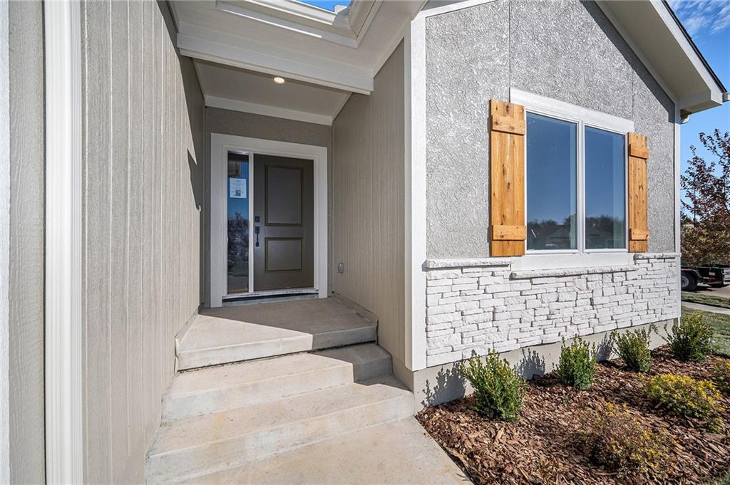 10101 N Oakland Ave, Kansas City, MO 64157