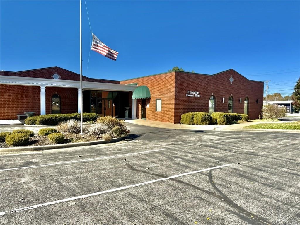 209 S 2nd St, Clinton, MO 64735