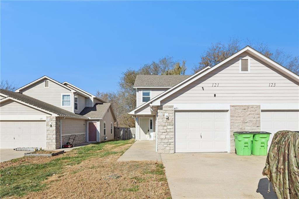 121 Silver Leaf Ln, Baldwin City, KS 66006