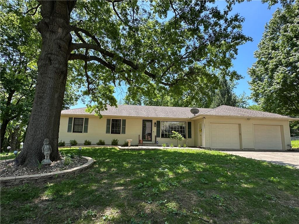 1803 Clearview Dr, Lexington, MO 64067