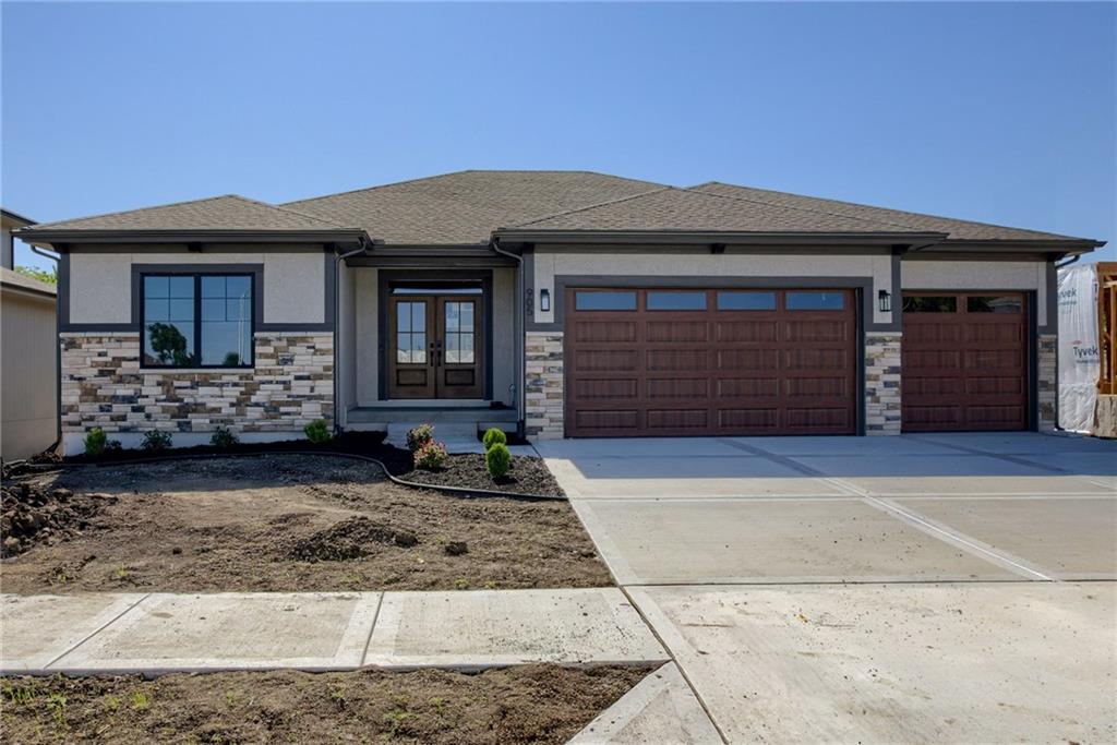 827 Reed Dr, Raymore, MO 64083