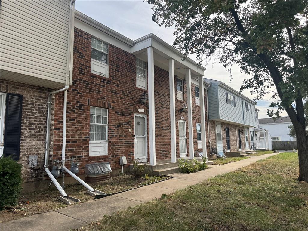 5956 E 129th St, Grandview, MO 64030