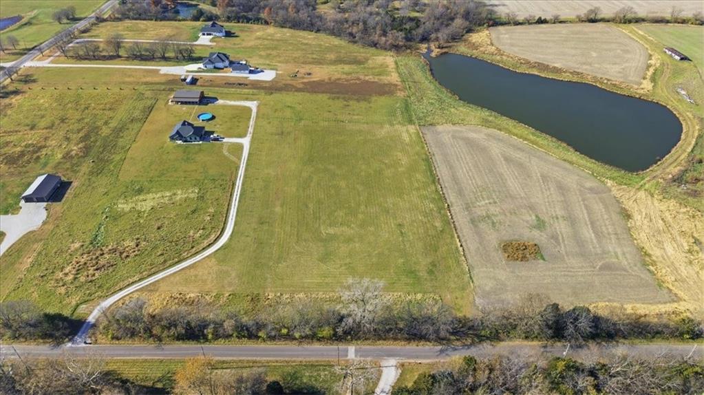 13716 Gammon Rd, Lake Lotawana, MO 64086
