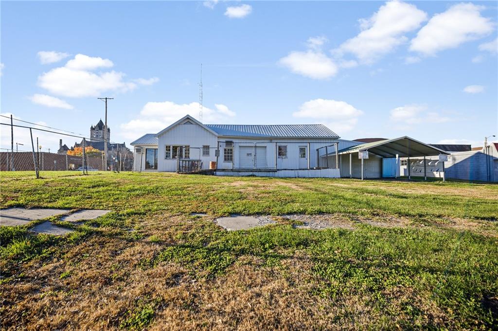 131 E 8th St, Trenton, MO 64683
