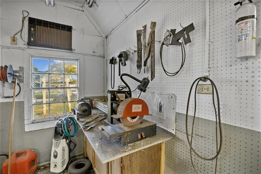 131 E 8th St, Trenton, MO 64683