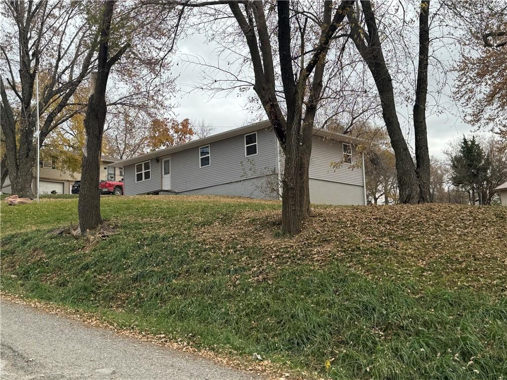 114 Hickory St, Mound City, MO 64470