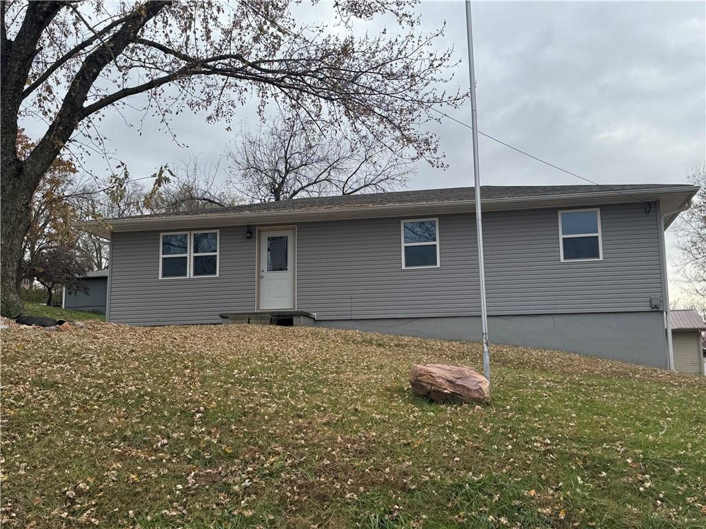 114 Hickory St, Mound City, MO 64470