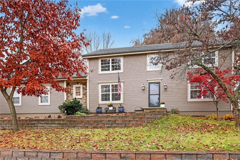 90 Beach Dr, Lake Tapawingo, MO 64015